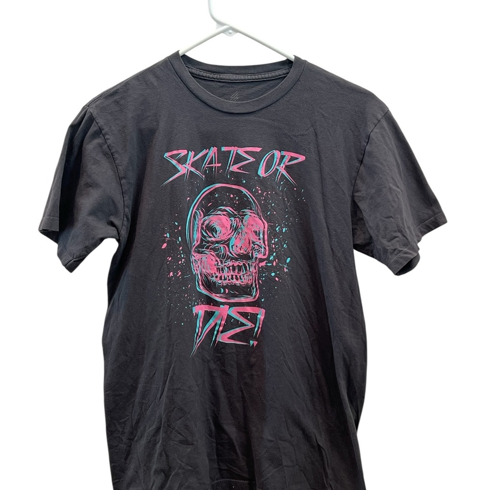 Black Graphic Tee with Skull Design Size Medium